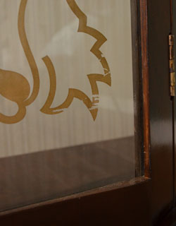 q-250-f アンティーク ガラスキャビネット