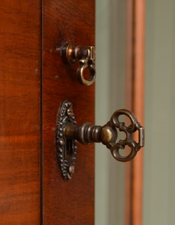 q-271-f アンティーク ガラスキャビネット