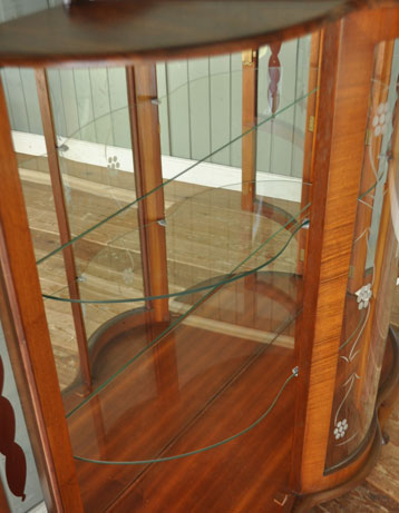 q-281-f アンティークのガラスキャビネット開けた状態