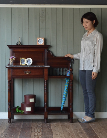 q-293-f アンティークホールスタンドのモデル入り