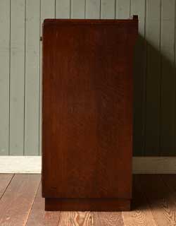 q-295-f アンティークサイドボードの横