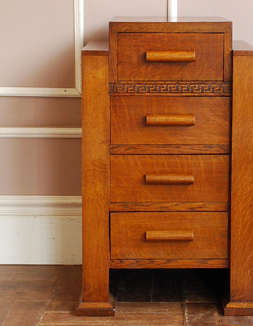 q-300-f アンティークベッドサイドチェストのアップ