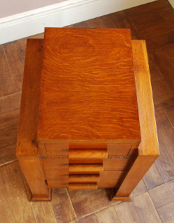 q-300-f アンティークベッドサイドチェストの天板