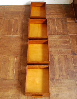 q-300-f アンティークベッドサイドチェストの引き出し