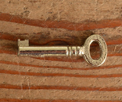 q-302-f アンティークガラスキャビネットの鍵