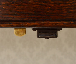 q-302-f アンティークガラスキャビネットのキズ