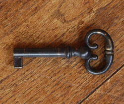 q-305-f アンティークガラスキャビネットの鍵