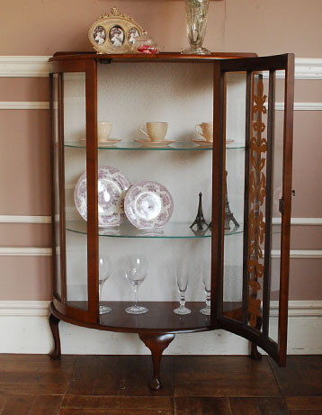 q-305-f アンティークガラスキャビネットのオープン時