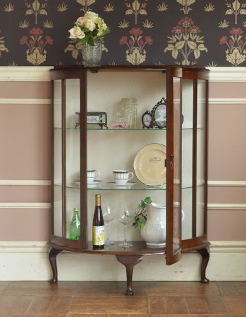 q-308-f アンティークガラスキャビネットのオープン時