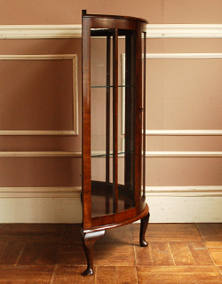 q-308-f アンティークガラスキャビネットの横