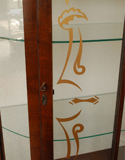 q-308-f アンティークガラスキャビネットの模様