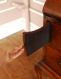 q-343-f アンティークビューローの金具