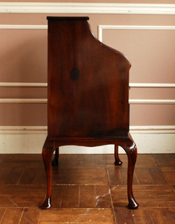 q-343-f アンティークビューローの横