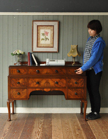 q-348-f アンティークサイドボードのモデル入り