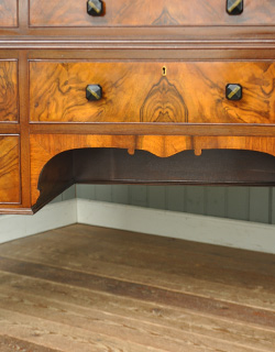 q-348-f アンティークサイドボードのカッティング