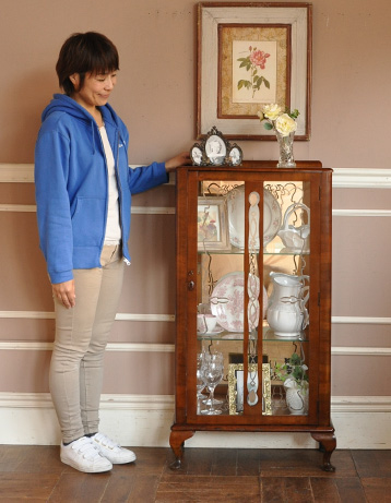 q-378-f アンティークガラスキャビネットのモデル入り