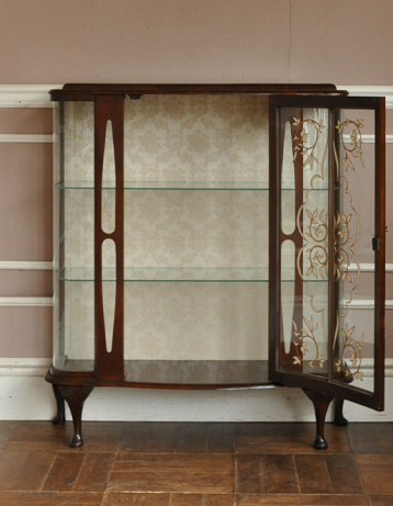 q-379-f アンティークガラスショーケースのオープン時