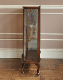 q-379-f アンティークガラスショーケースの横