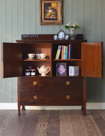 q-382-f アンティークカップボードチェストのオープン時