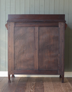 q-382-f アンティークカップボードチェストの後ろ