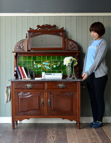 q-384-f アンティークウォッシュスタンドのモデル入り