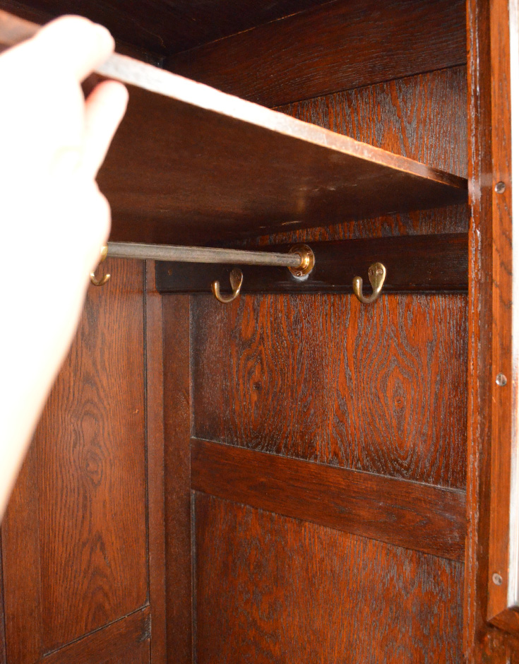 q-402-f アンティークワードローブの棚板
