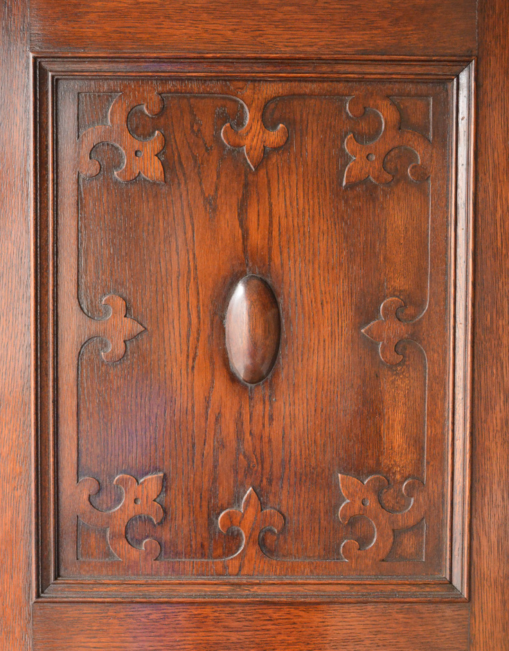 q-402-f アンティークワードローブの装飾