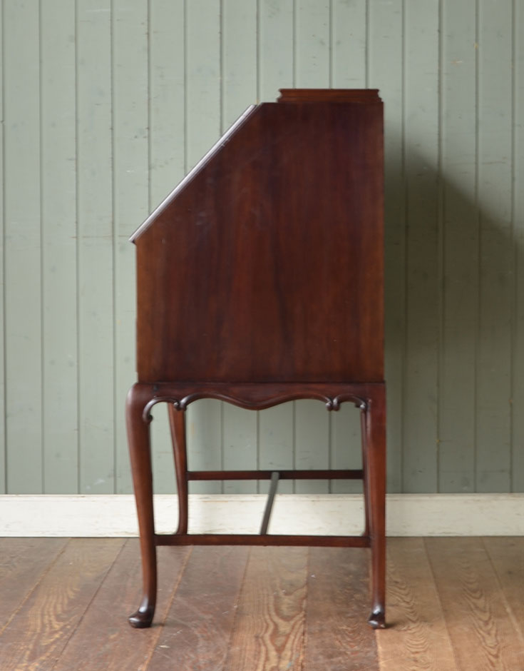 q-408-f アンティークビューローの横