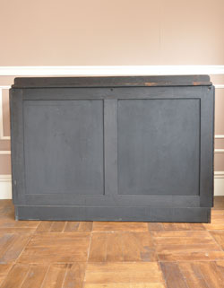 落ち着いた華やかさが美しい収納力抜群なアンティークサイドボード