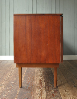 x-391-f アンティークサイドボード