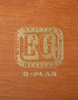 x-415-f アンティークサイドボード