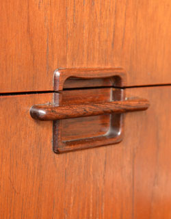 x-416-f アンティークサイドボード