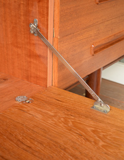 x-442-f アンティークサイドボード