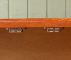 x-509-f アンティークサイドボードのマグネット