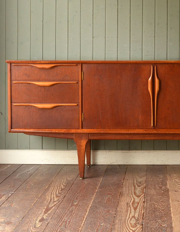 x-509-f アンティークサイドボードのアップ