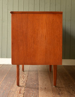 x-509-f アンティークサイドボードの横