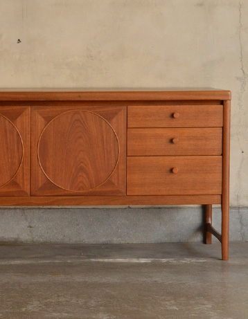 x-519-f アンティークサイドボード（ネイサン）のアップ