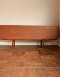 x-520-f アンティークサイドボード（マッキントッシュ）の後ろ