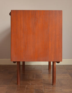 x-520-f アンティークサイドボード（マッキントッシュ）の横