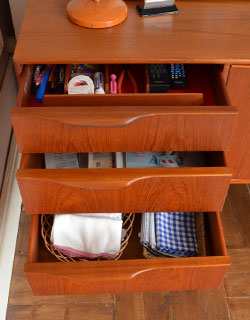 x-520-f アンティークサイドボード（マッキントッシュ）の引出し内