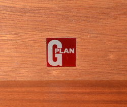 x-546-f ヴィンテージドレッサー（G-PLAN）のステッカー