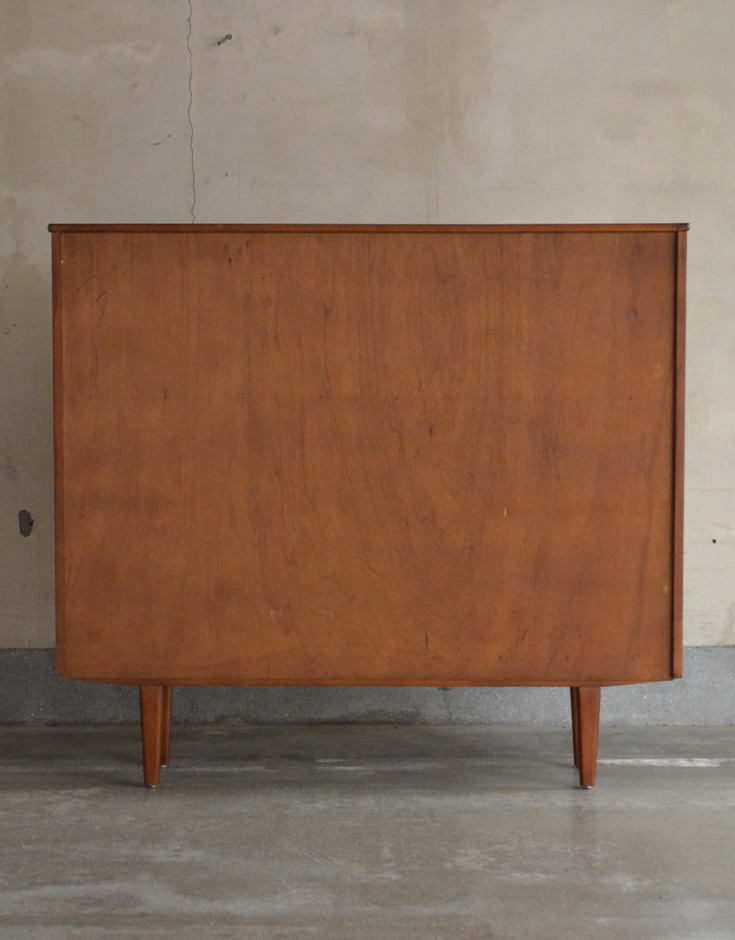 x-566-f アンティークガラスキャビネットの後ろ