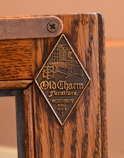 オールドチャーム　アンティーク風　テレビボードにピッタリ、オールドチャームのアンティーク風 サイドボード（テレビ台）。「Old Charm」のタグが付いています。(y-123-f)