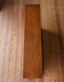 オールドチャーム　アンティーク風　英国スタイルにオススメのアンティーク風サイドボード、オールドチャームの家具。天板もピカピカです。(y-128-f)