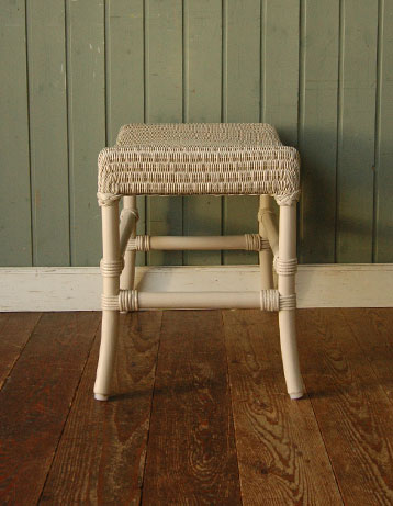 オリジナルロイド Handleオリジナル ロイドルームスツール(Resort White)。横から見るとこんな感じ。(hol-05rw)