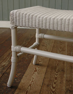 オリジナルロイド Handleオリジナル ロイドルームスツール(Resort White)。外に少し広がった脚がキュート。(hol-05rw)