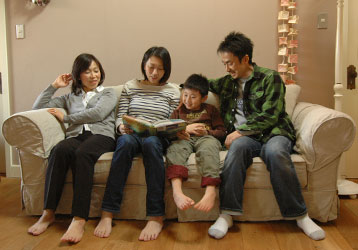 Handleオリジナル　アンティーク風　Handleオリジナルリネンソファ、家族みんなで座れる３人掛けソファ。まずはサイズ。(hos-01)
