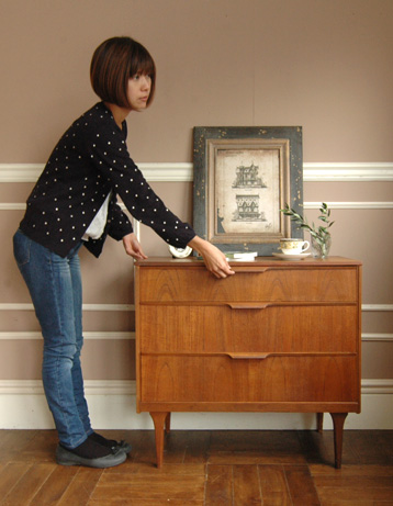 シンプルで飽きがこないAUTIN SUITEのアンティークチェスト