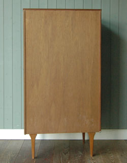 シンプルで飽きがこないAUTIN SUITEのアンティークチェスト