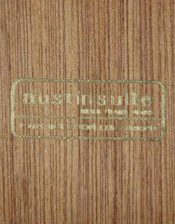 シンプルで飽きがこないAUTIN SUITEのアンティークチェスト